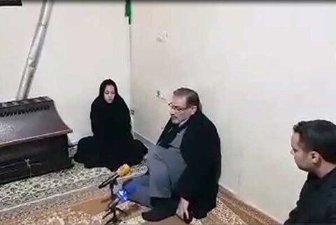 فیلم | دیدار شمخانی با خانواده یکی از کشته شدگان حوادث اخیر