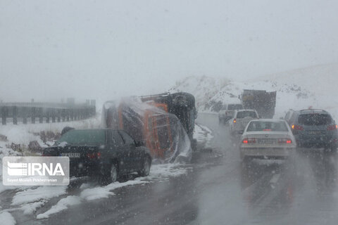 کولاک برف در جاده‌های کردستان‎