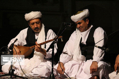 اجرای موسیقی مقامی دو تارنوازان تربت جام در سمنان