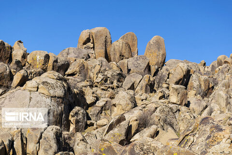 سنگ‌های افسانه‌ای روستای «خورنج» پیرانشهر