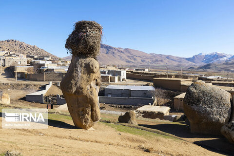 سنگ‌های افسانه‌ای روستای «خورنج» پیرانشهر