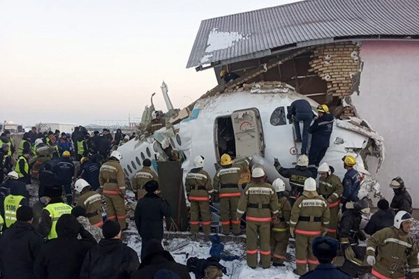 سقوط هواپیمای مسافربری در قزاقستان با ۱۰۰ سرنشین