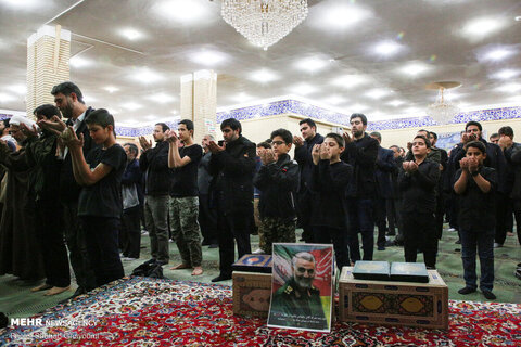 تصاویر حضور چهره‌های سیاسی و نظامی در مسجد شهرک دقایقی