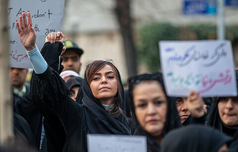 تصاویر | حضور اقشار مختلف زنان تهرانی در تجمع مقابل دفتر سازمان ملل