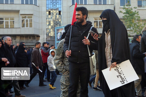 تصاویر | دست‌نوشته‌های تهرانی‌ها در مراسم تشییع شهدای مقاومت