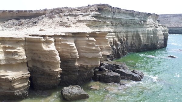 جاذبههای گردشگری کُنارک؛ از گلفشان گرفته تا نقطه اتصال کویر و دریا پزم تیاب