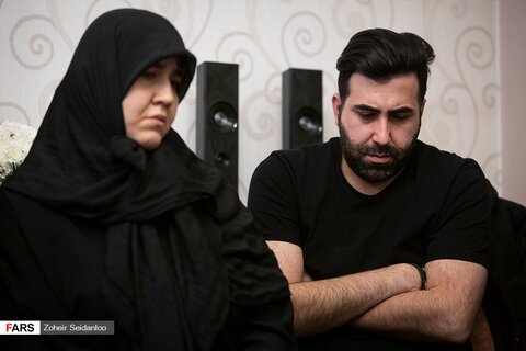 دیدار سردار حاجی زاده با خانواده شهیده فاطمه محمودی از شهدای سقوط هواپیما