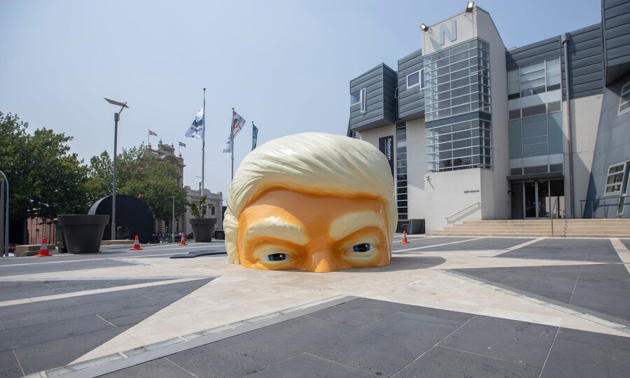 مجسمه سر ترامپ
