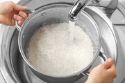 کار اشتباهی که ایرانی‌ها برای پختن برنج می‌کنند | روش ساده‌ای برای از بین بردن سموم برنج که باید بدانید