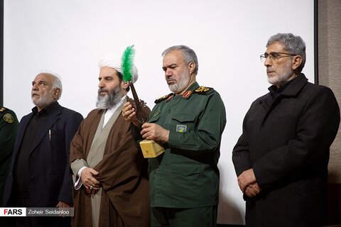 تصاویر لباس غیر رسمی سردار قاآنی در مراسم گرامیداشت شهدای مقاومت و شهدای سانحه سقوط هواپیما