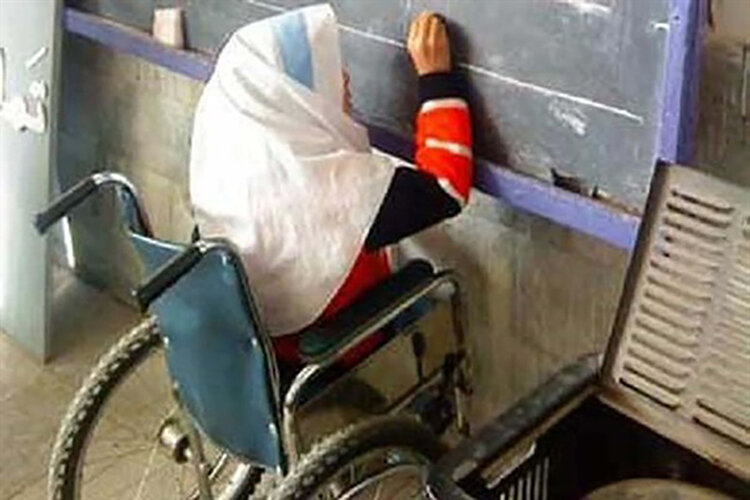دانش آموز معلول