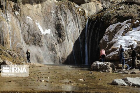 طبیعت زمستانی آبشار سمیرم