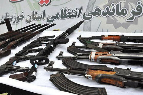 فرمانده انتظامی خوزستان از شناسایی و دستگیری اعضای باند قاچاق سلاح با کشف...
