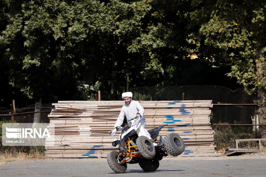 بهلول حسینی در اولین مرحله مسابقات حرکات نمایشی و مهارتی موتورسواری قهرمانی دسته‌جات آزاد کشور.
