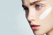 این ۵ نشانه پوستی را جدی بگیرید | علت تیرگی زیر چشم و آکنه‌های صورت