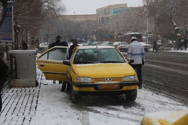 تاکسی در روز برفی