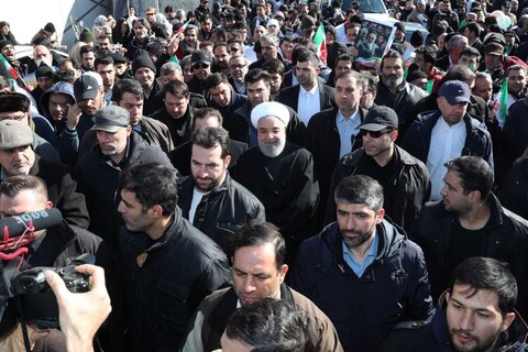 تصاویر حضور چهره ها در راهپیمایی 22 بهمن | از حسن روحانی تا سردار سلامی