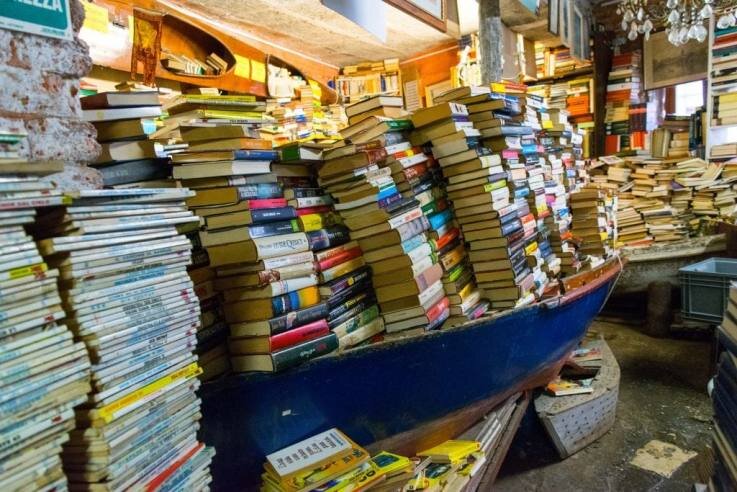 کتابفروشی آکوا آلتا در ایتالیا