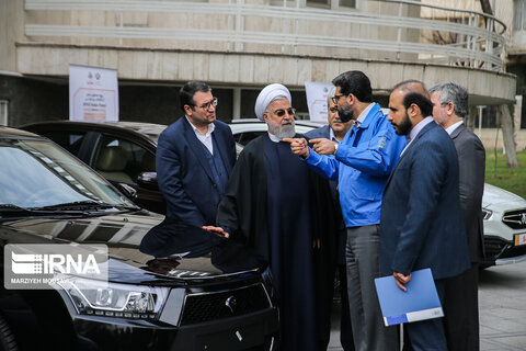 رونمایی از چهار خودرو توسط روحانی