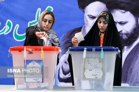 تصاویر حضور پرشور تهرانی‌ها پای صندوق‌های رای