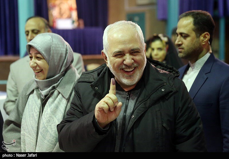 حضور محمد جواد ظریف وزیر امور خارجه در پای صندوق رای حسینیه جماران