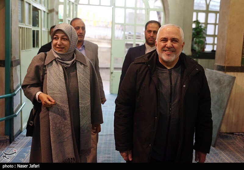 حضور محمد جواد ظریف وزیر امور خارجه در پای صندوق رای حسینیه جماران