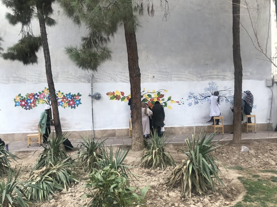 نقاشی دیواری مشارکتی در منطقه۱۳