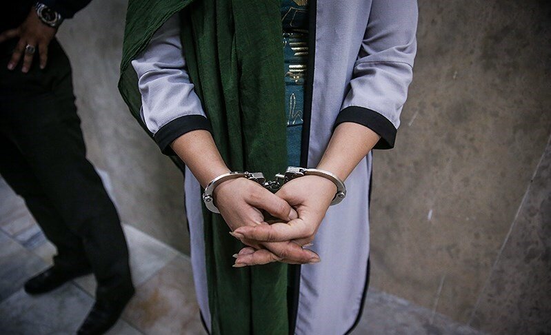 دستگیری زن