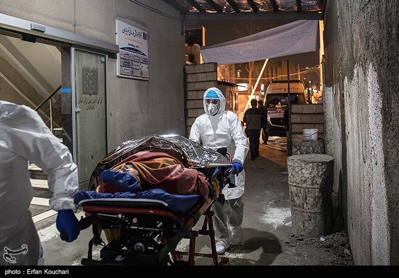 انتقال بیماران مبتلا به کرونا توسط نیروهای عملیات ویژه اورژانس