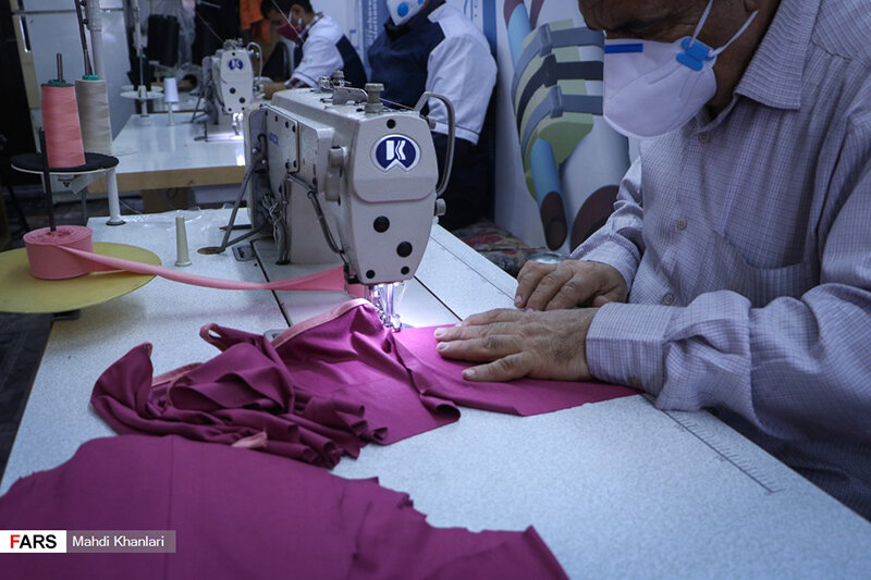 کارگاه تولید ماسک جهادگران در جنوب تهران