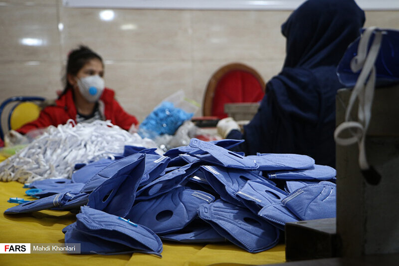کارگاه تولید ماسک جهادگران در جنوب تهران