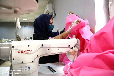 کارگاه تولید ماسک و لباس بهداشتی در بندرعباس