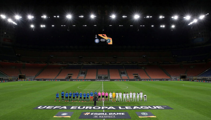 استادیوم خالی از تماشاچی در بازی تیم های اینترمیلان و لودگورتس در ایتالیا