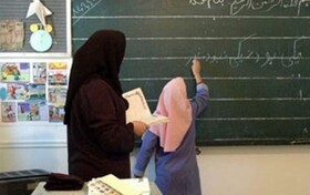 واکنش به خبر اخراج معلمی که «آنلاین» را «آیلاند» گفت | دابسمش‌ها دردسرساز شدند؟| خانم معلم آستارایی را بشناسید