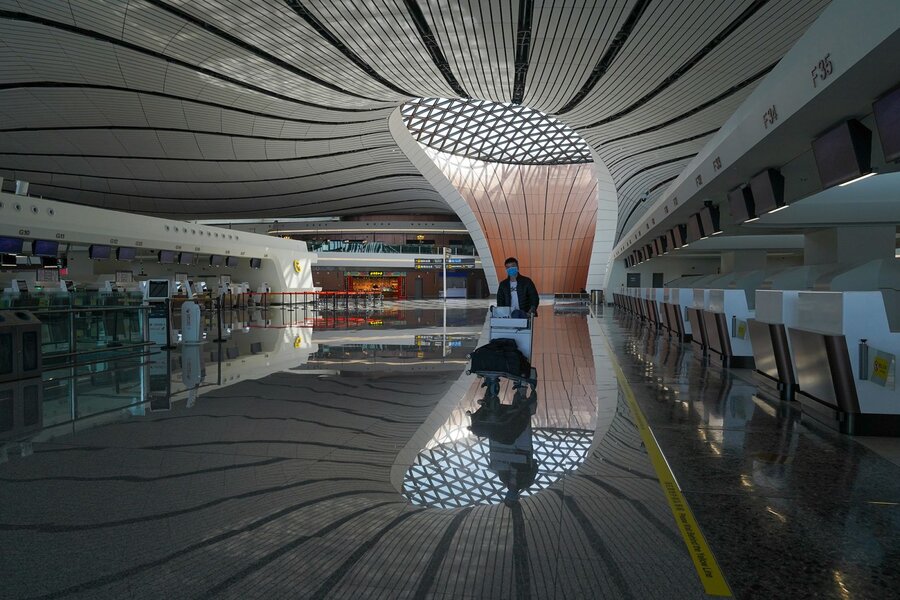 پکن/ چین. فرودگاه بین‌المللی پکن، خالی و خلوت 