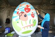 تصاویر | دختران تهرانی تخم مرغ‌های نوروز پایتخت را آماده کردند | چادر مشکی یک طراح محجبه هم رنگی شد!