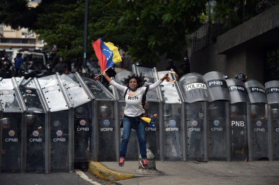 کاراکاس/ ونزوئلا. ادامه درگیری خوان گوایدو رقیب سیاسی نیکلاس مادرو رئیس جمهوری