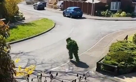 فیلم | ترفند عجیب یک انگلیسی برای دور زدن مقررات منع رفت وآمد!