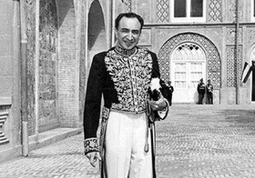 ماجرای قتل عجیب سگ اسدالله علم برای مخفی ماندن عیاشی‌اش