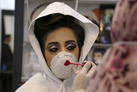 تصاویر | برگزاری مراسم عروسی با ماسک و دستکش سفید!