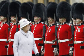 عکس | پوشش جدید کرونایی گارد سلطنتی انگلیس