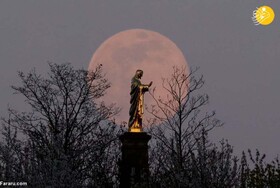 تصاویر دیدنی نخستین پدیده ابرماه صورتی در سال ۲۰۲۰