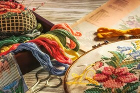 فیلم | چگونه پارگی لباس خود را با گلدوزی پنهان کنیم؟