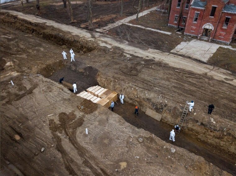 دفن دسته‌جمعی جان‌باختگان کرونا در نیویورک
