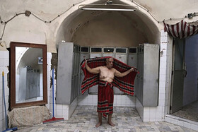 نبرد شاه و اجنّه در حمام!