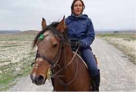 تصاویر | زن آلمانی سوار بر کرونا در پرسپولیس