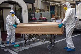 فیلم | بازگشت اروپا به دوران کوره‌های آدم‌سوزی | صحنه‌های دلخراش از سوزاندن اجساد بیماران کرونایی