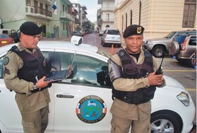 فیلم | رقص و آواز پلیس پاناما برای مردم در قرنطینه