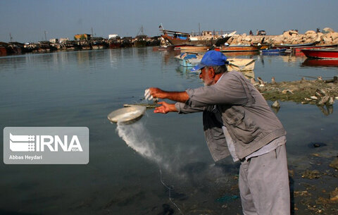 ماهیگیری با مشقل در ساحل بوشهر