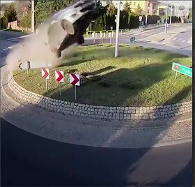 فیلم | پرواز اتومبیل در آسمان